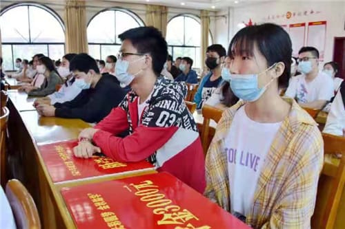穷困大学生赞助